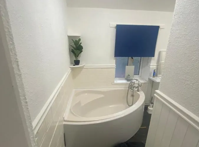 Private Rosebud House Villa Preston 