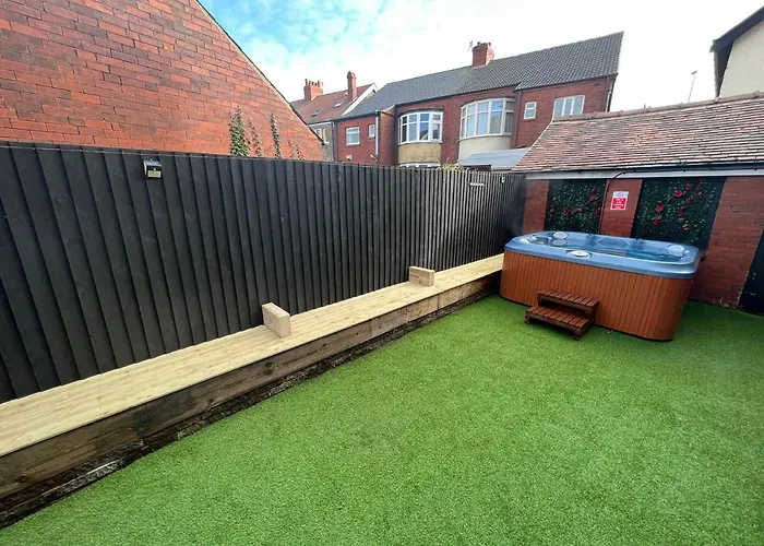 Friends House, Hot Tub, Sleeps 6 Villa Blackpool