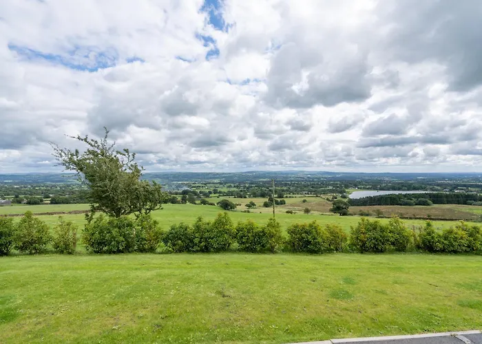 Private Valley View Lodge Sleeps 8 With Hot Tub Preston 