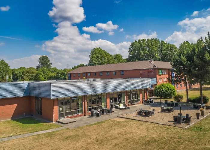Preston (Lancashire) Hotels with Tennis Court